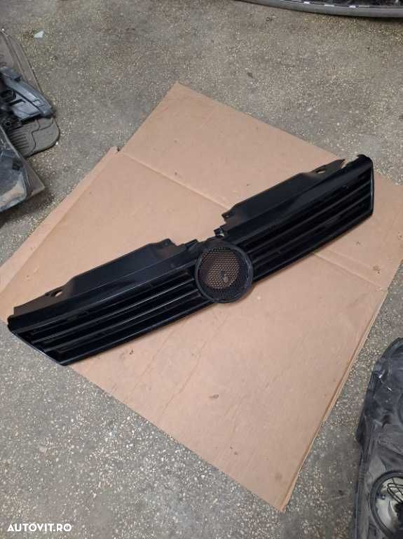 Grila radiator originala VW Jetta 4 an 2010-2014 cod 5C6853653 - 1
