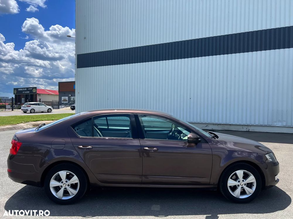 Skoda Octavia 1.6 TDI AMBITION - 9