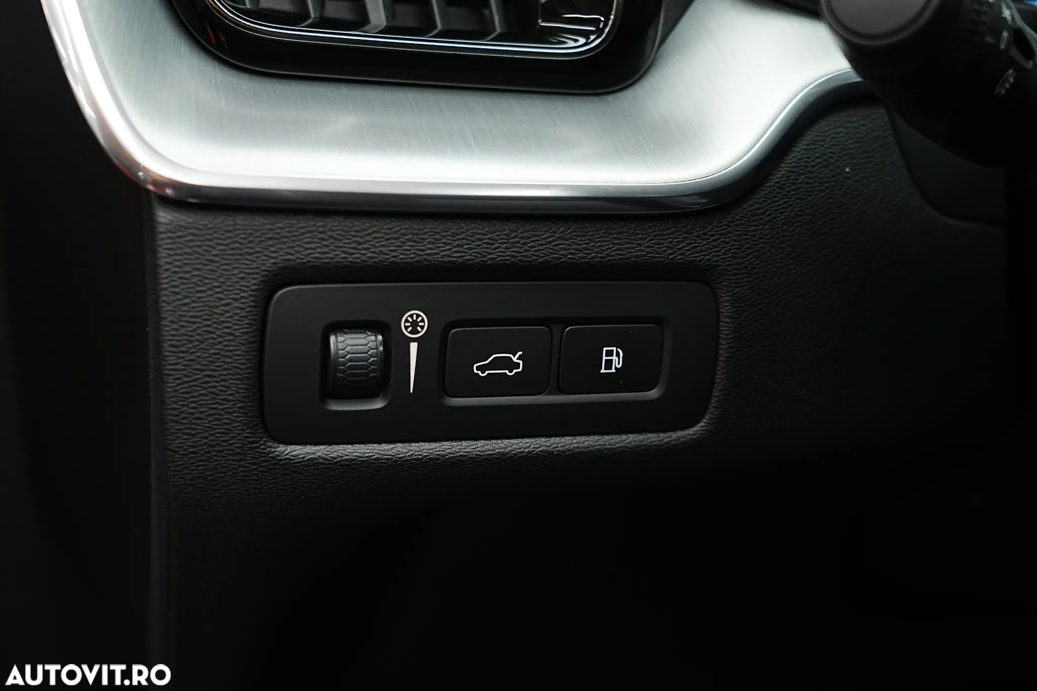 Volvo XC 60 T8 Twin Engine AWD Geartronic Momentum - 30