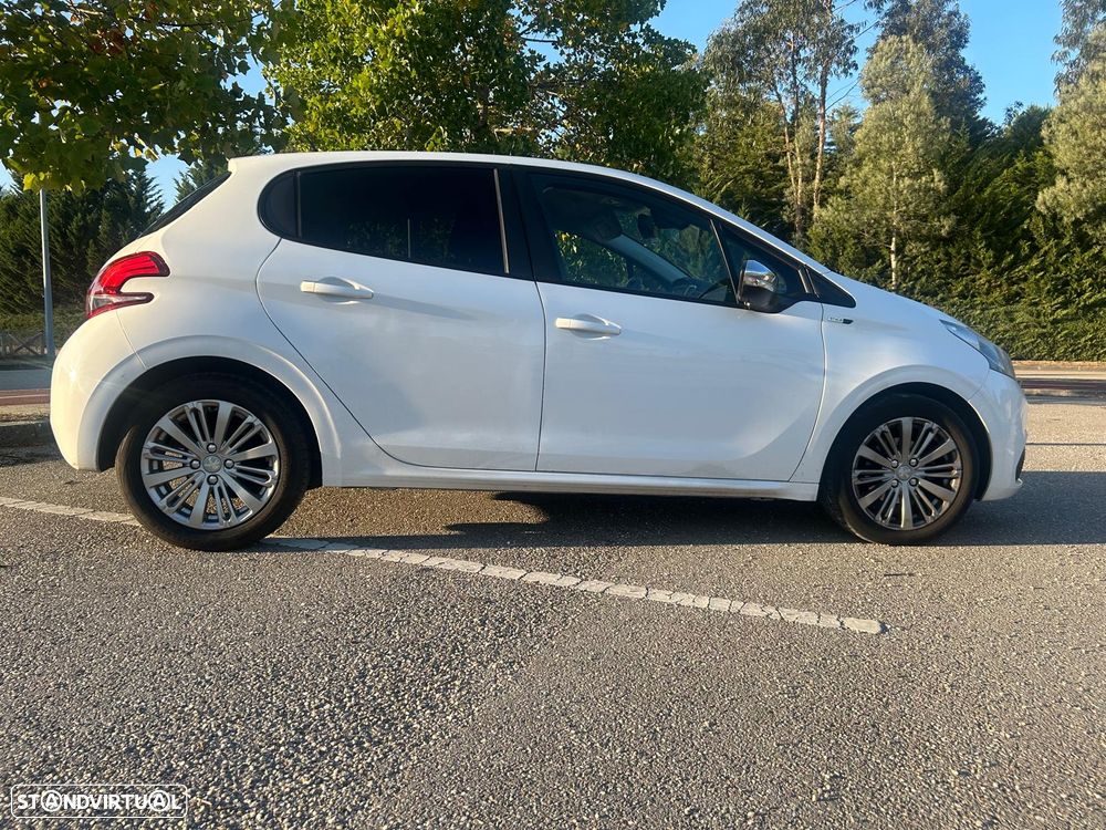 Peugeot 208 1.6 BlueHDi Style - 4