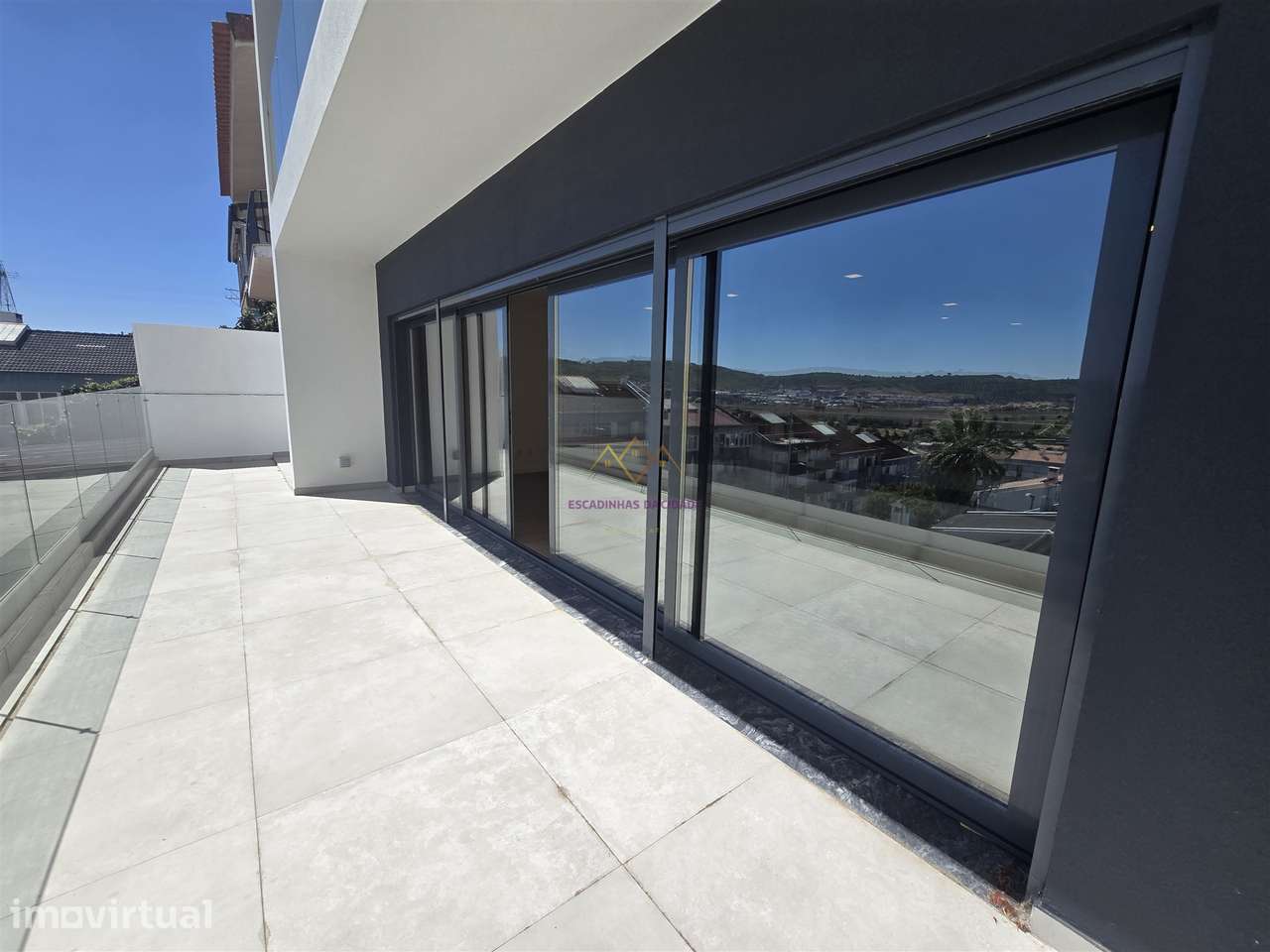 Moradia T5 com piscina e elevador em Loures - Grande imagem: 5/54