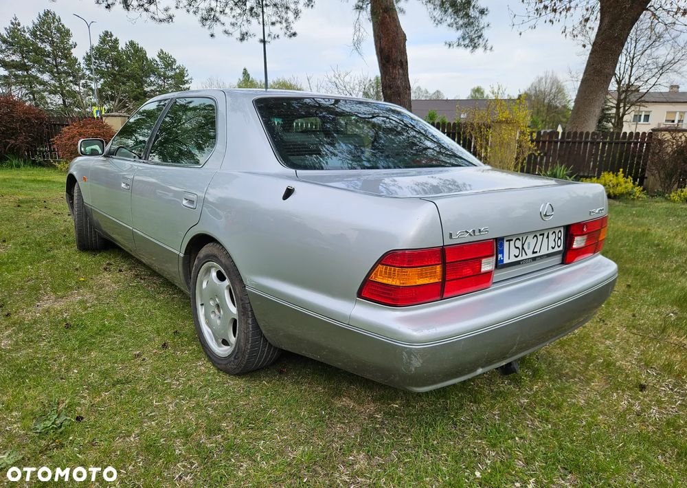 Lexus LS Standard - 11