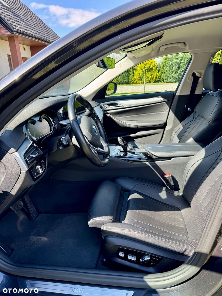 BMW Seria 5 520d Sport Line - 12
