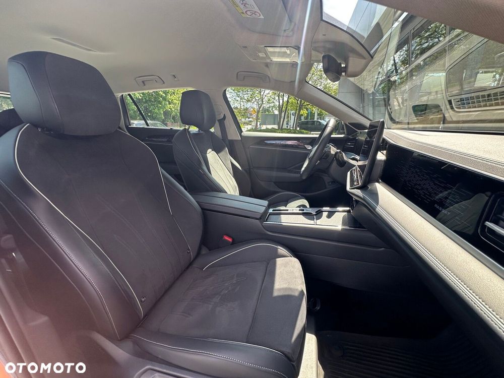 Volkswagen Passat - 12