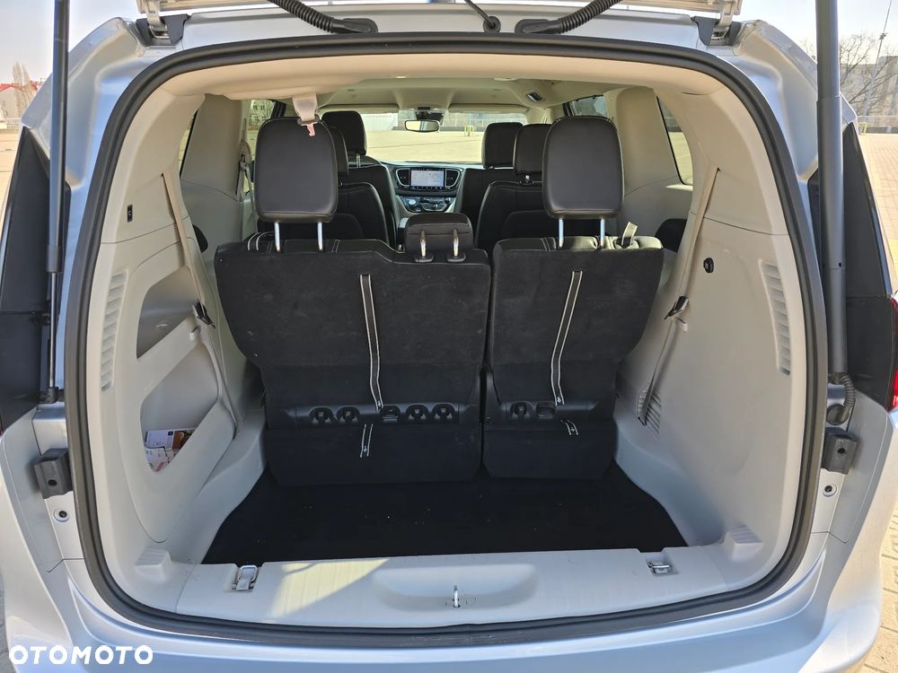 Chrysler Pacifica - 23