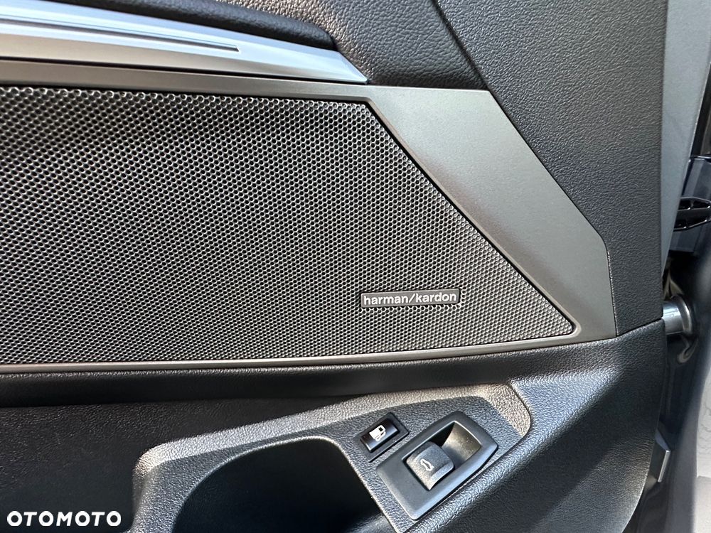 BMW Seria 3 330e xDrive M Sport - 32