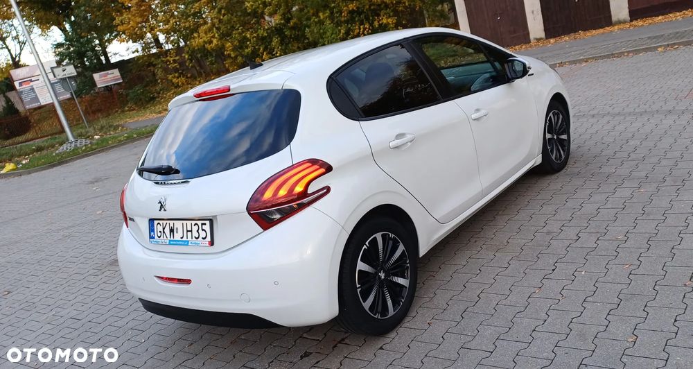 Peugeot 208 - 5