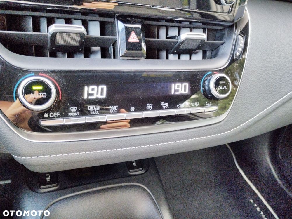 Toyota Corolla 1.8 Hybrid Comfort - 18