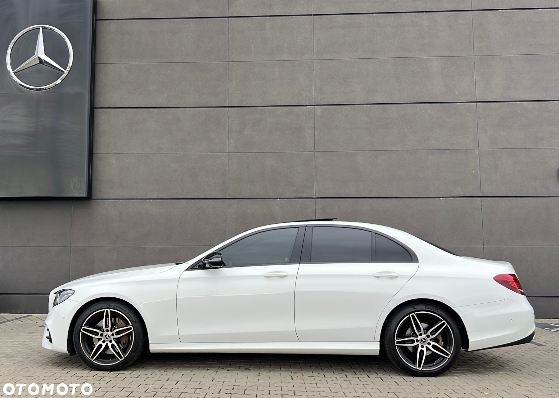 Mercedes-Benz Klasa E 220 d 4-Matic 9G-TRONIC - 4