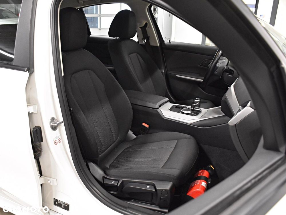 BMW Seria 3 318i Advantage - 13