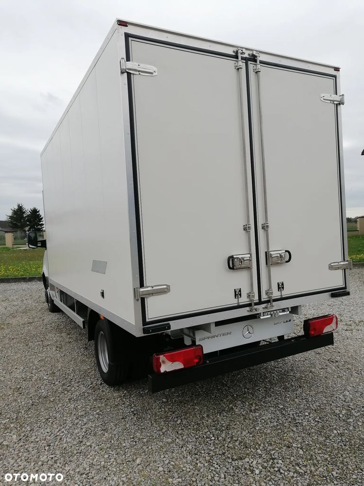 Mercedes-Benz Sprinter - 12