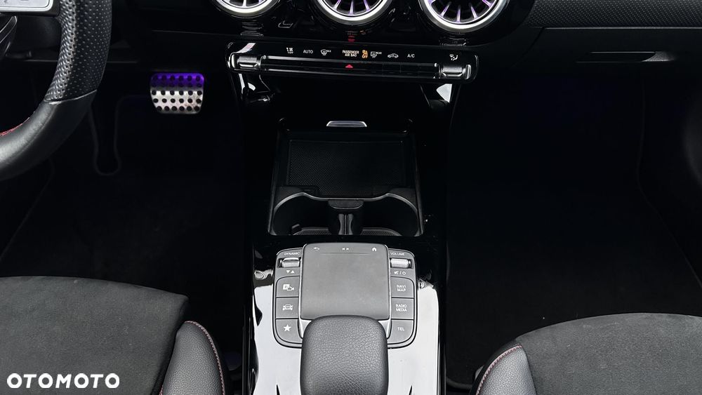 Mercedes-Benz CLA 180 AMG Line 7G-DCT - 19