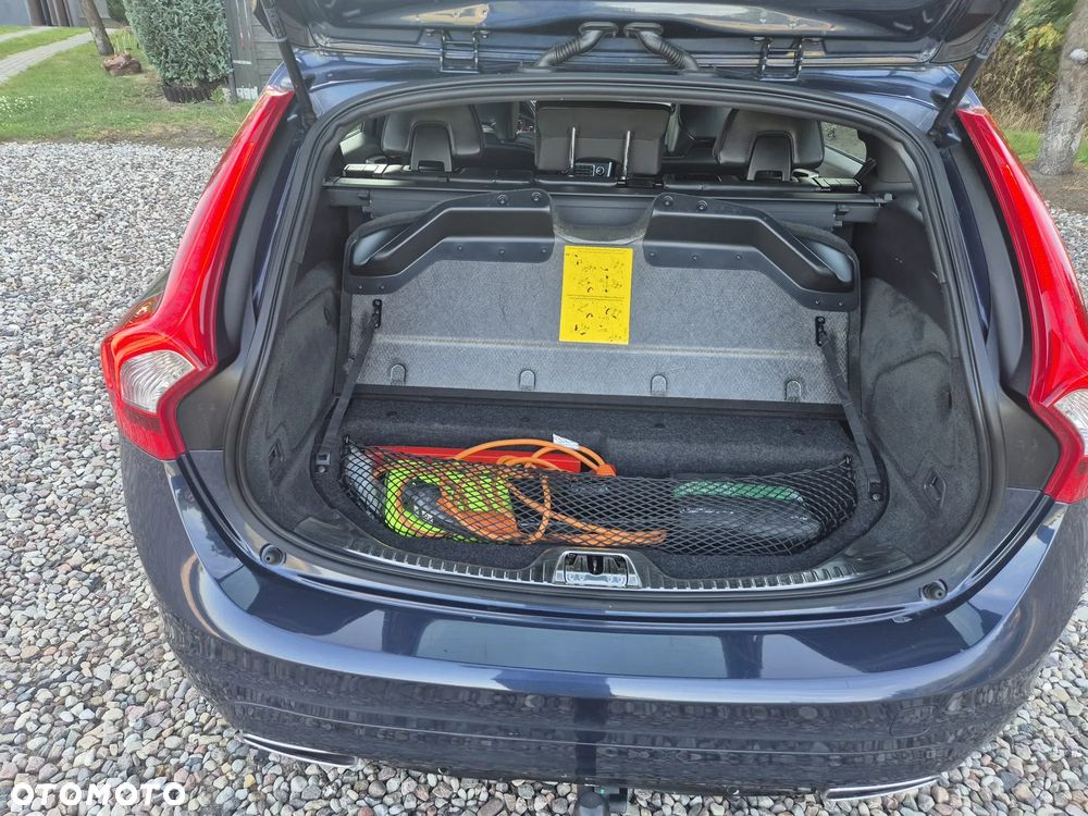 Volvo V60 D6 AWD Plug-in Hybrid Summum - 3