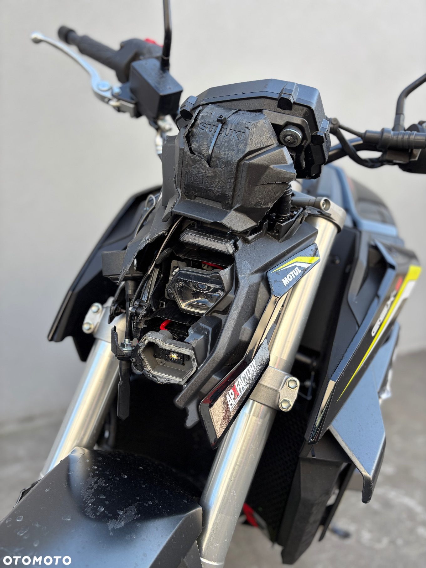 Suzuki GSX - 2