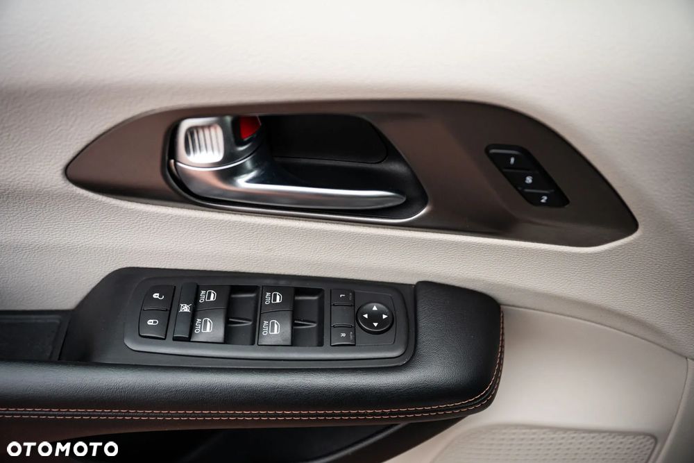 Chrysler Pacifica - 9