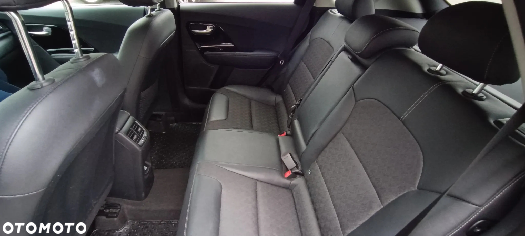Kia Niro 1.6 GDI Hybrid L Business Line - 14