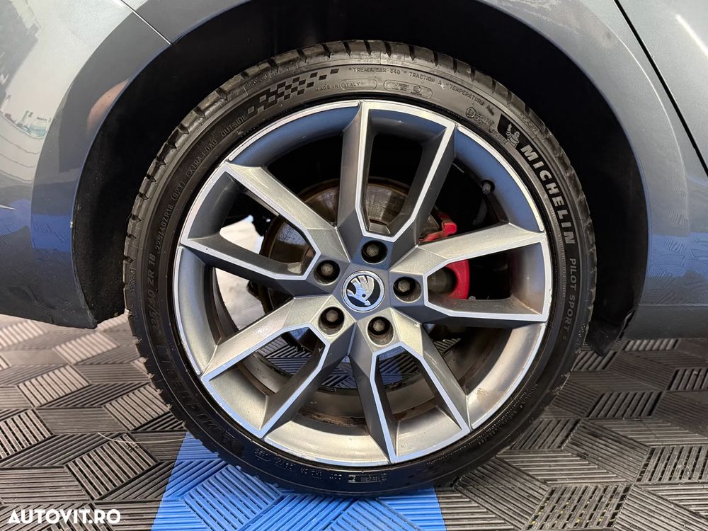 Skoda Octavia 2.0 TDI DSG RS - 29