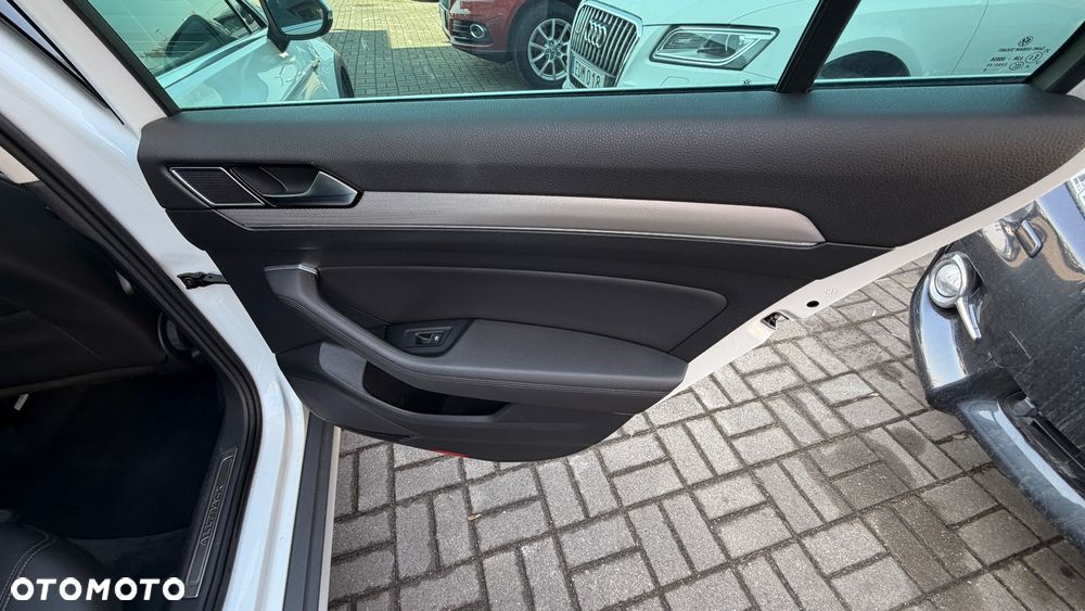 Volkswagen Passat Alltrack 2.0 TDI SCR 4Motion DSG - 18