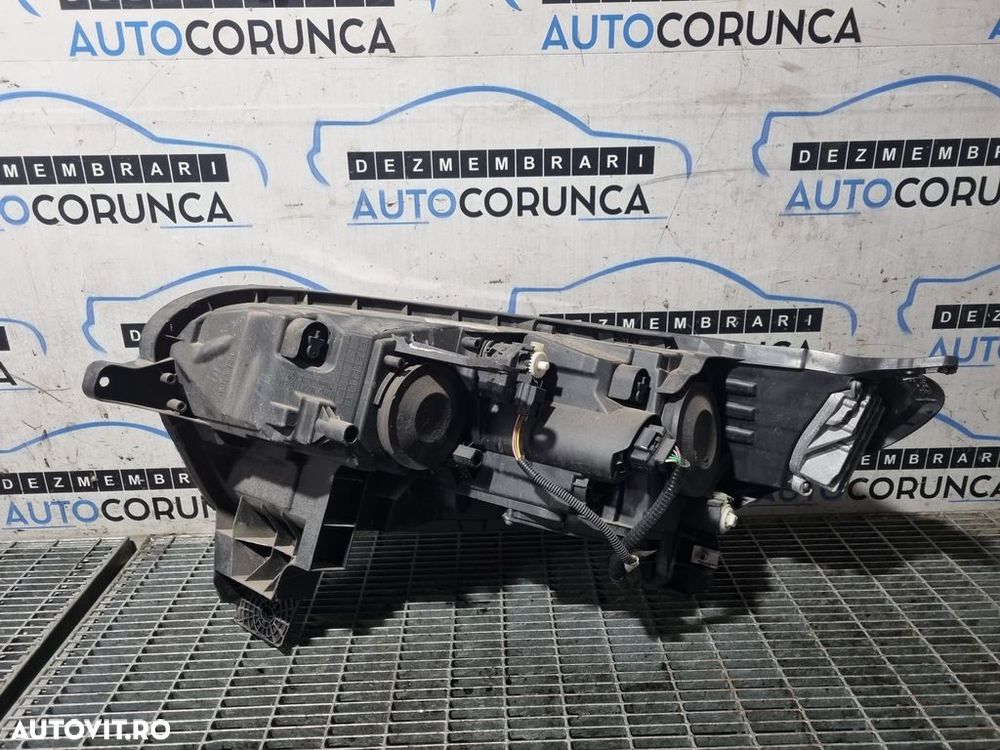 Far Dreapta Renault Kadjar 2015 - 2018 SUV 4 Usi (1317) Cu lupă 260107703R - 3