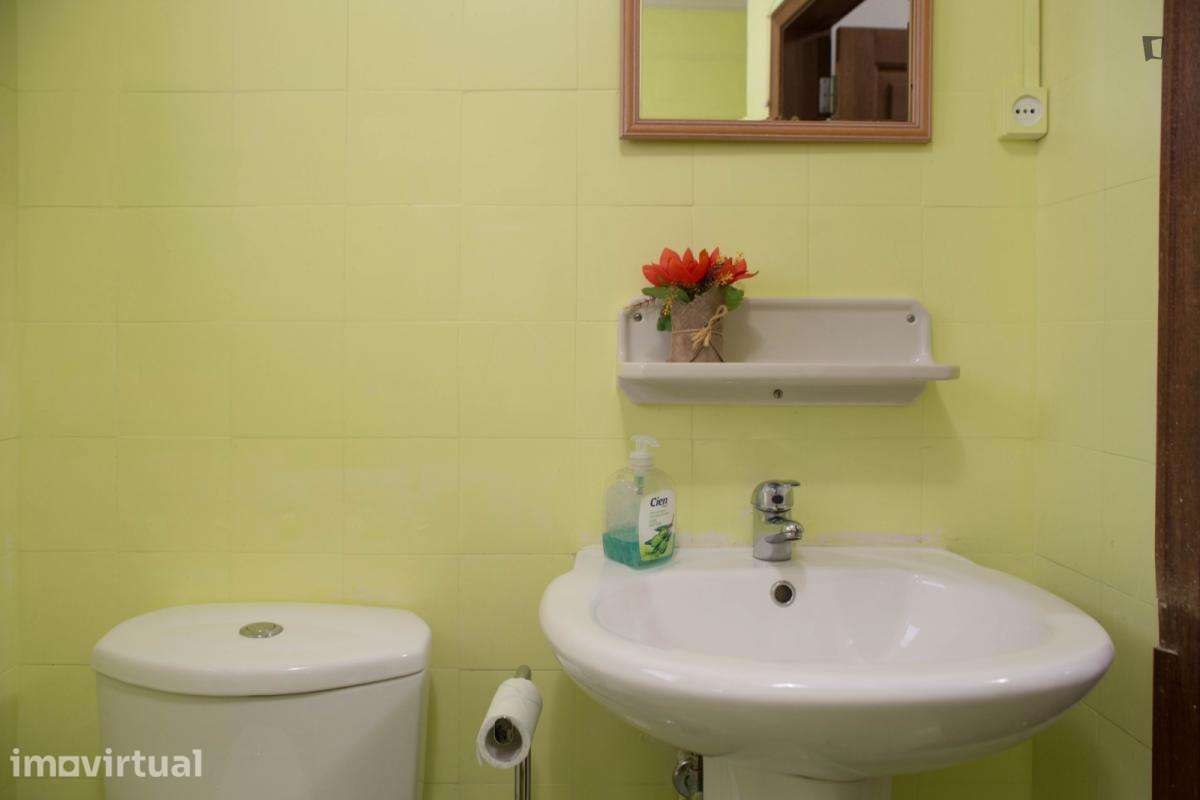 Quarto - localizado em Paranhos Porto - Grande imagem: 4/43
