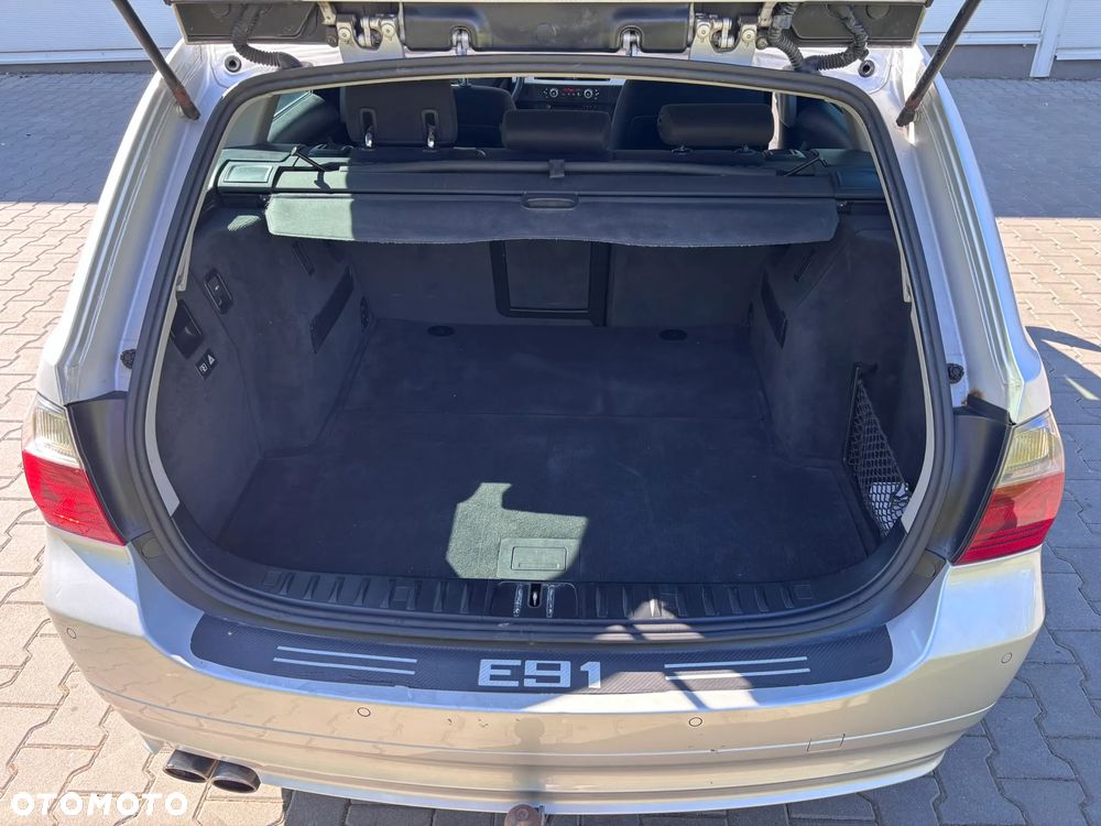 BMW Seria 3 320d - 24