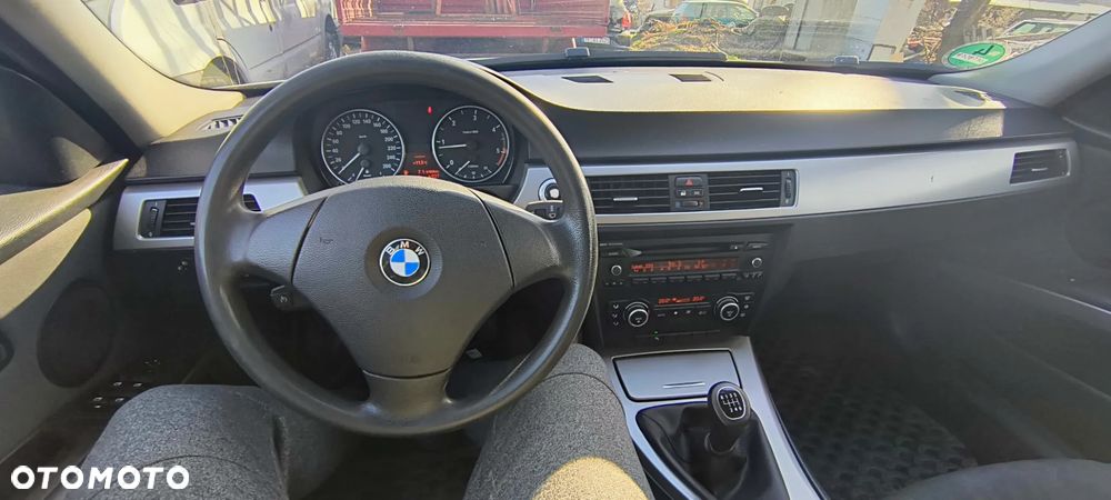 BMW Seria 3 318d - 6