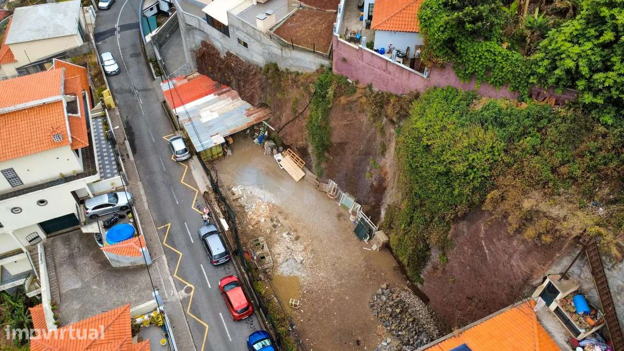 Terreno com 598 m² e projeto para 3 apartamentos em Câmara de Lobos - Grande imagem: 3/12