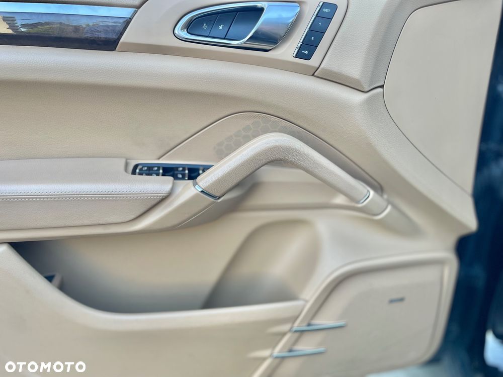 Porsche Cayenne S Platinum Edition - 28