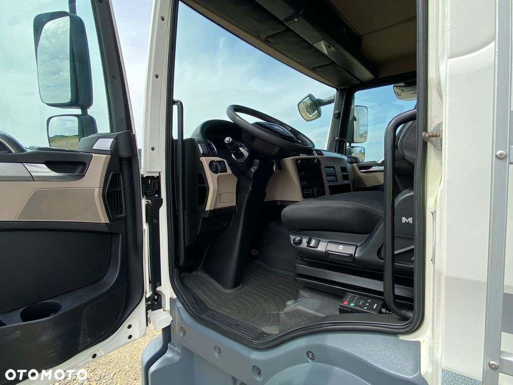 MAN TGM 18.290 | 2018 | Chłodnia 8,8 m | Carrier Supra 1150 Multitemp Silent | Automat | Winda | Drzwi boczne | 329 tys. km - 28