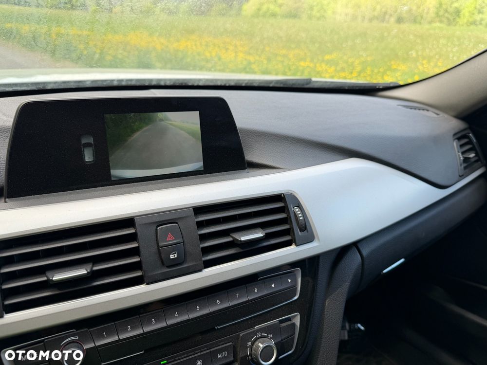BMW Seria 3 318i - 16