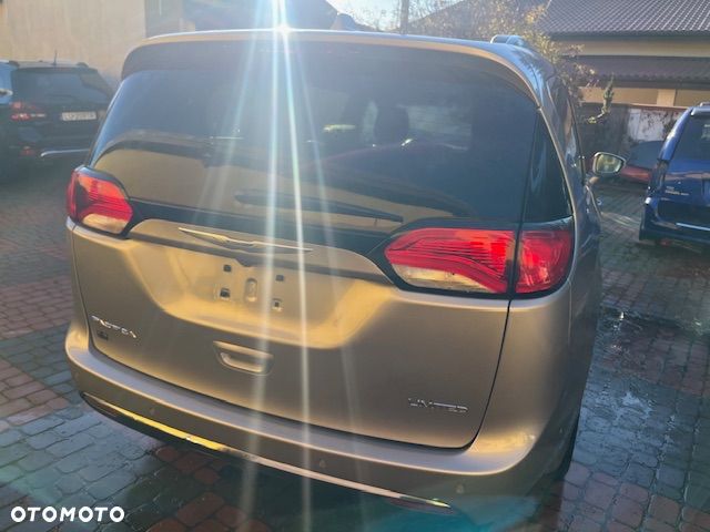 Chrysler Pacifica - 13