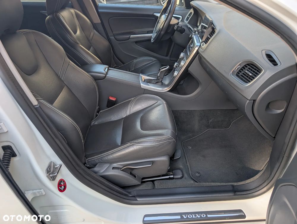 Volvo V60 D3 Geartronic Summum - 22