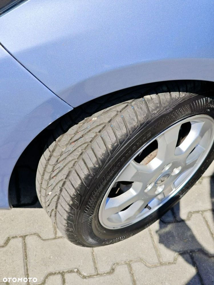 Toyota Yaris - 22