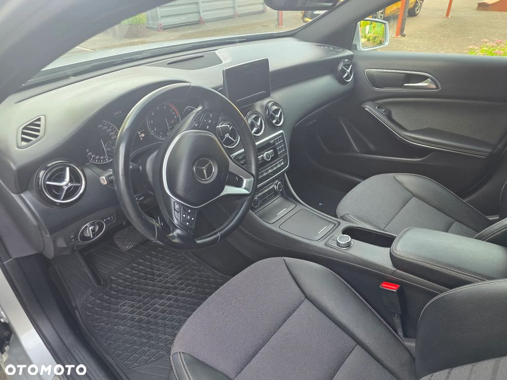 Mercedes-Benz Klasa A 180 (BlueEFFICIENCY) 7G-DCT - 18
