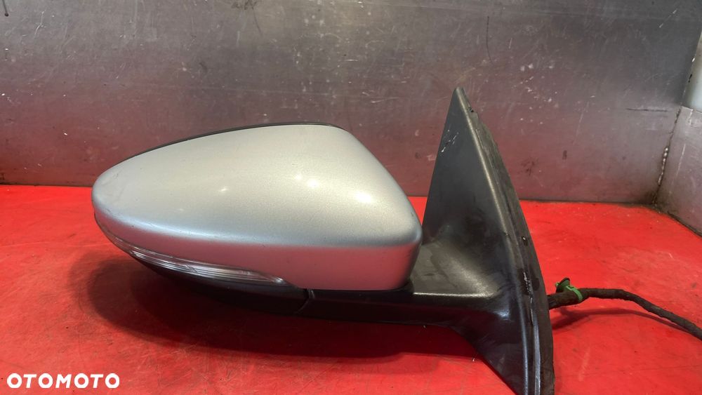 VW PASSAT B7 LUSTERKO PRAWE PRZÓD - 1