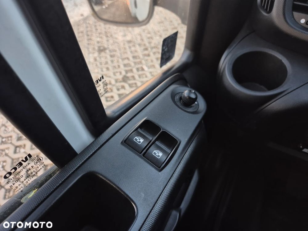 Iveco Daily 35S13, kontener 8PAL, winda 750KG, klima - 8