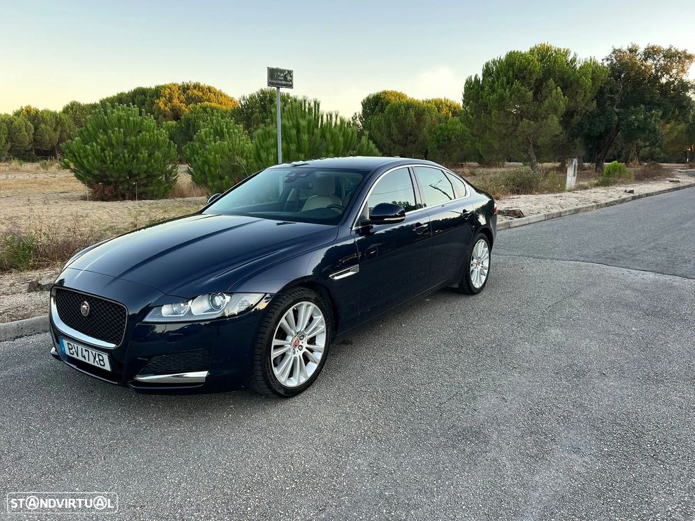 Jaguar XF 2.0 D Prestige Aut. - 1