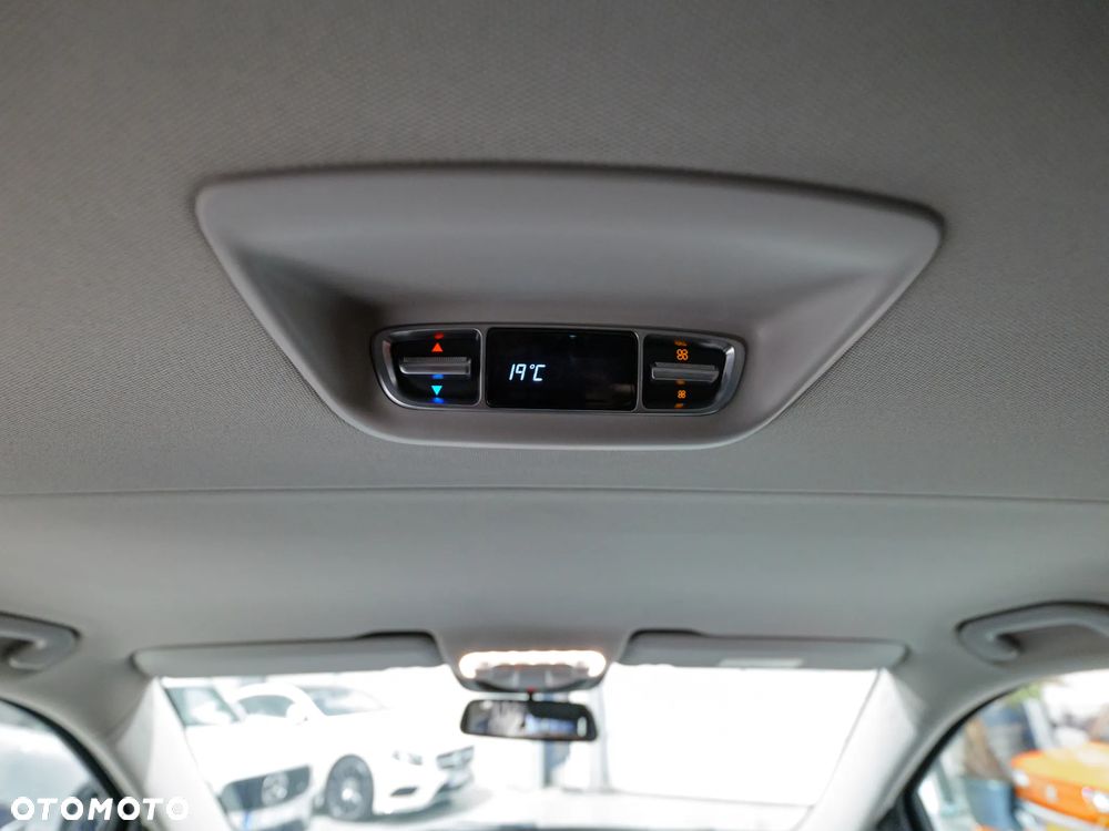 Mercedes-Benz Klasa V 300 d Avantgarde 9G-Tronic (ekstra d³) - 39