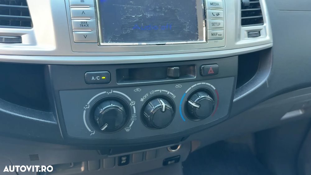 Toyota Hilux 4x4 Cabina Dubla Style - 7