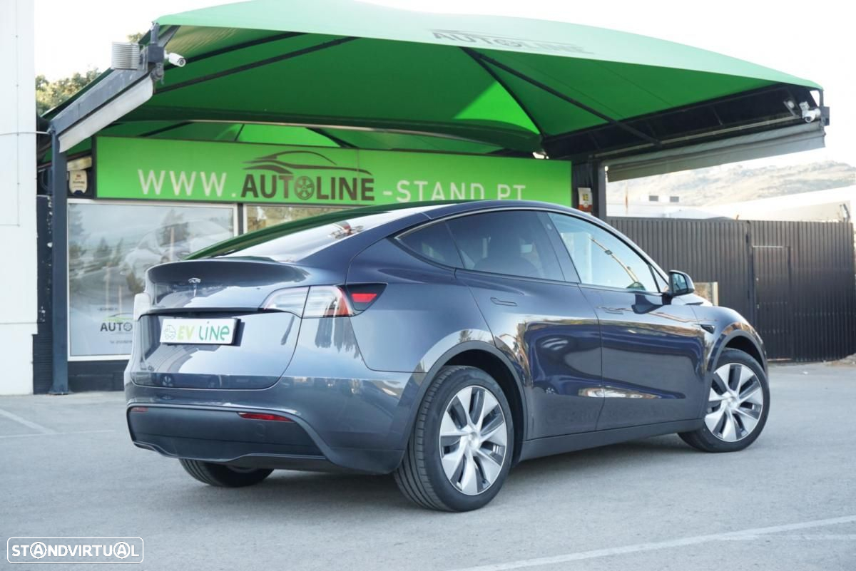 Tesla Model Y - 37