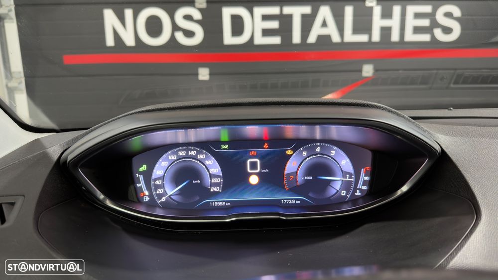 Peugeot 3008 1.2 PureTech Allure - 18