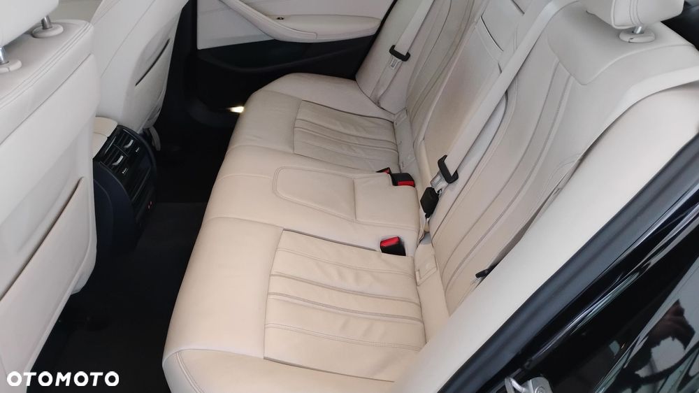 BMW Seria 5 520i Luxury Line - 14