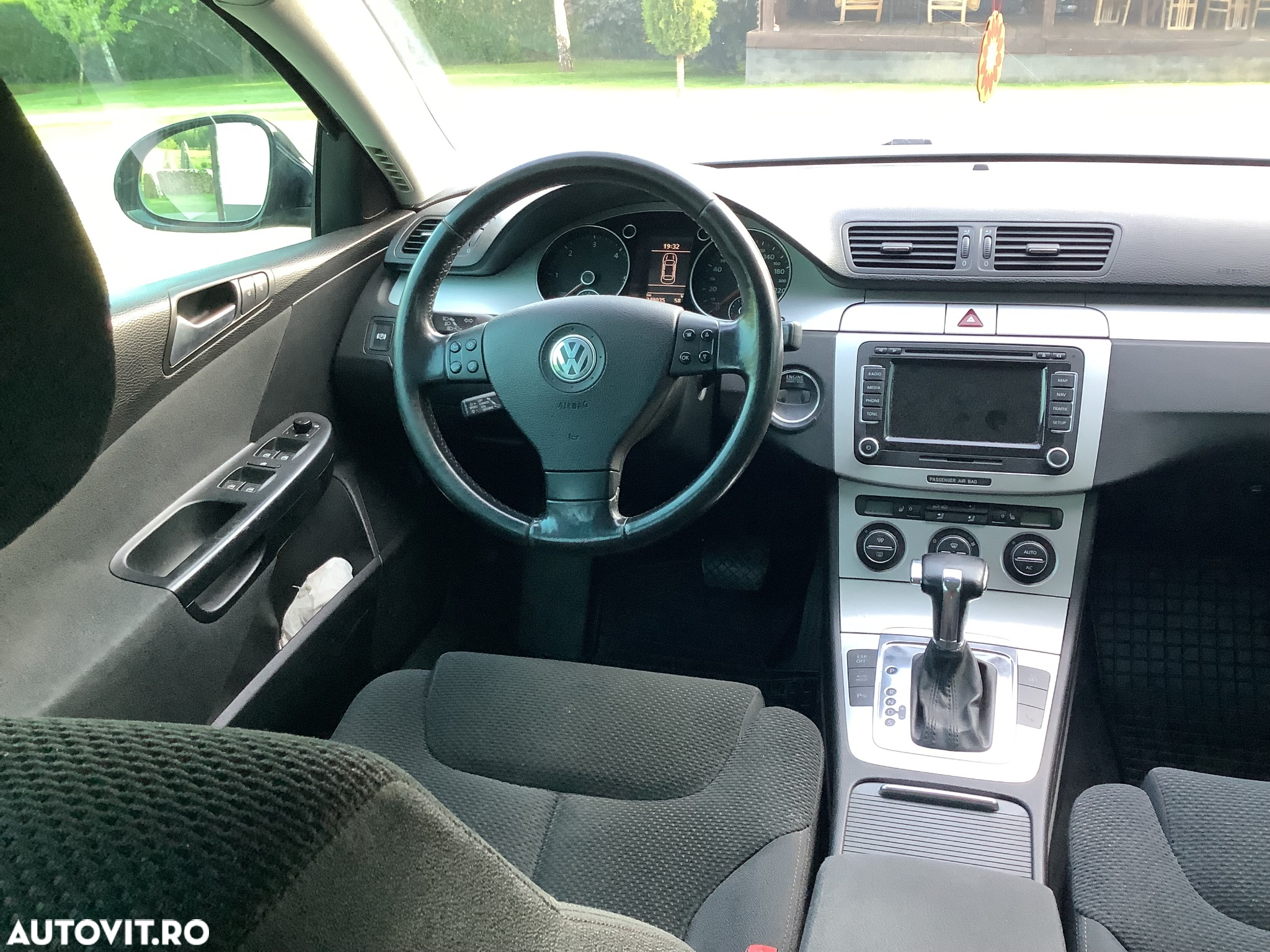 Volkswagen Passat - 31