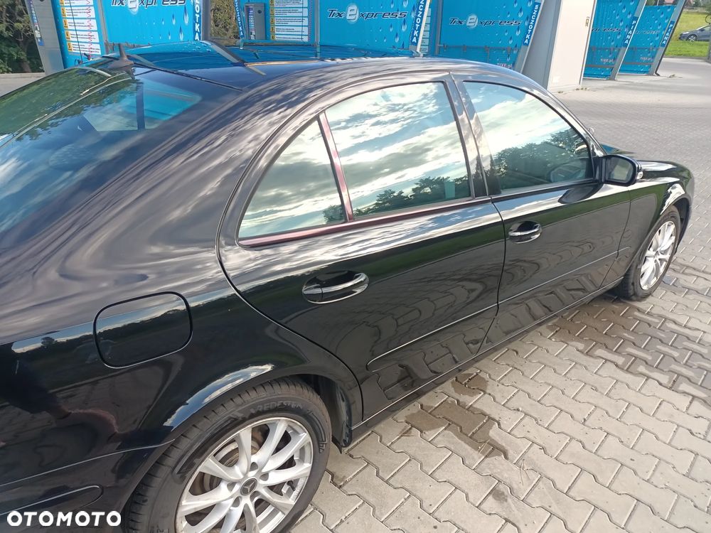 Mercedes-Benz E-Class 2005 photo 5