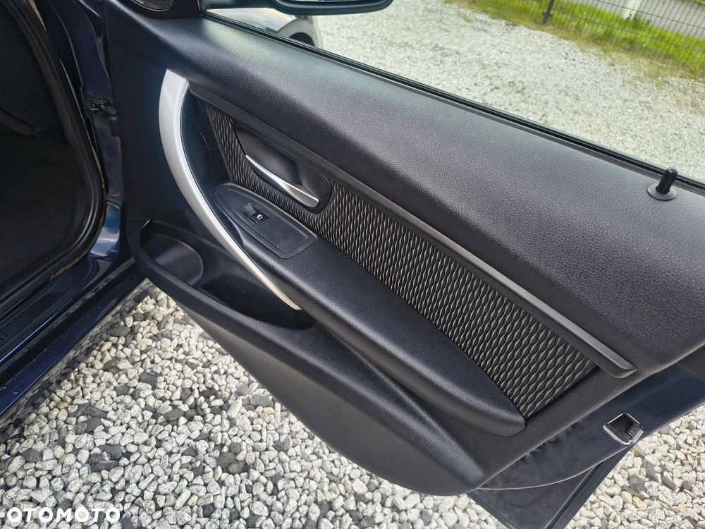 BMW Seria 3 320d DPF Edition Sport - 20