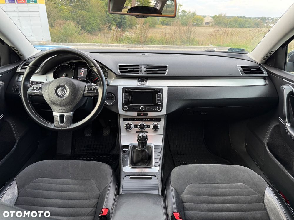 Volkswagen Passat 2.0 TDI Highline - 11
