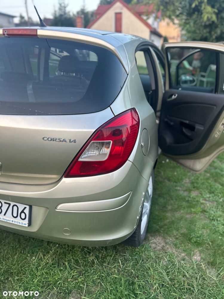 Opel Corsa 1.4 16V Cosmo - 11