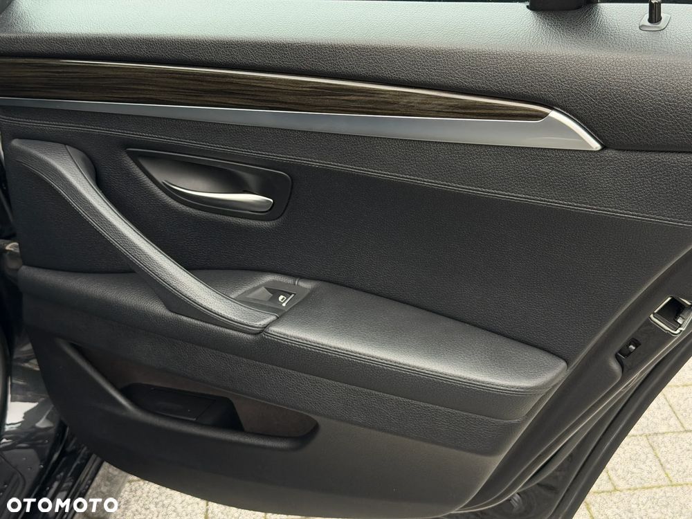 BMW Seria 5 525d xDrive Luxury Line - 35