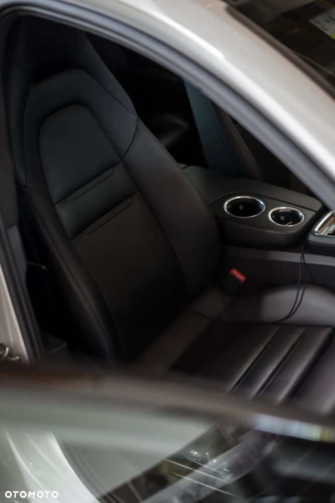 Porsche Panamera - 21