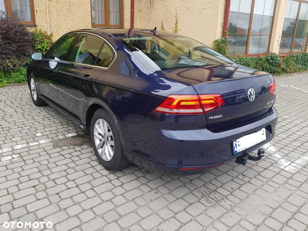 Volkswagen Passat - 4
